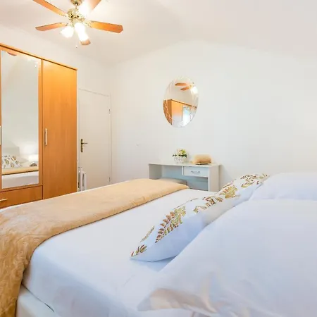 Dili Apartment&room *