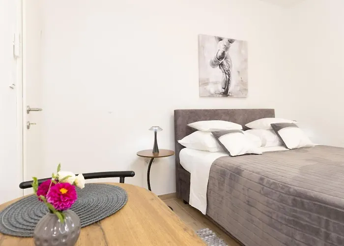 Dili & Apartment *